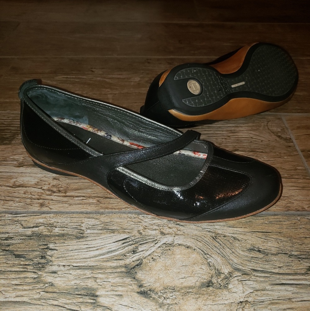 Cole Haan womens black flats size 5 1/2